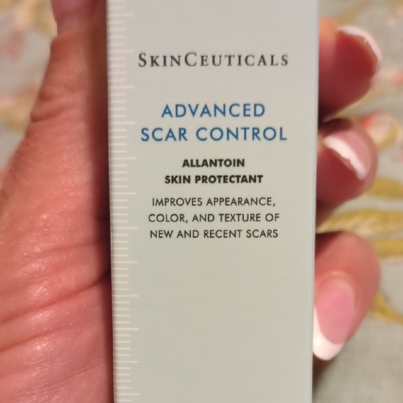 SkinCeuticals Advanced Scar Control - Picture 7 of 9